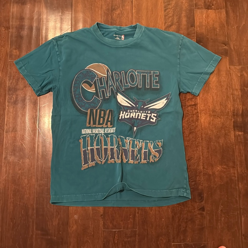 Blue abercrombie and fitch vintage hornets basketball shirt large